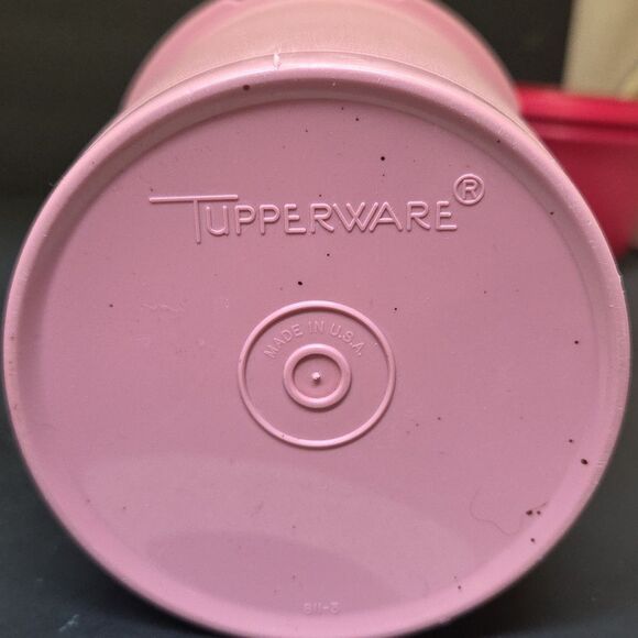 3 Assorted Sized Tupperware Containers - Picture 6 of 11